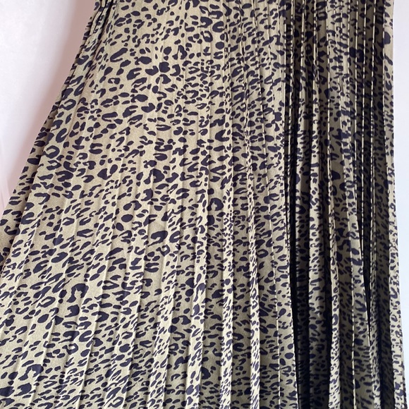 Zara pleated skirt - Picture 2 of 4